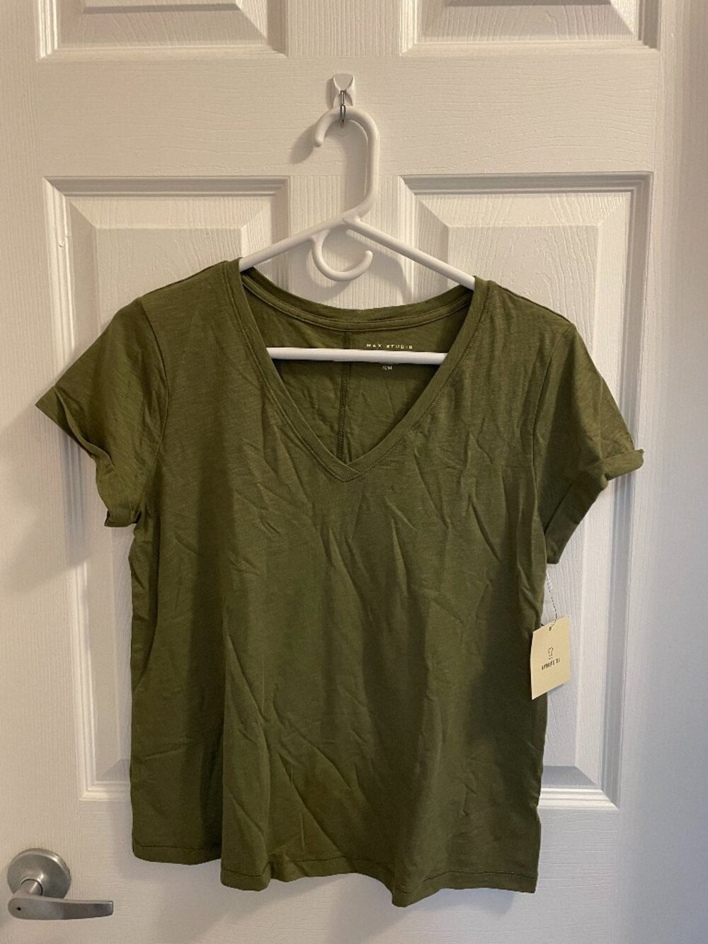 Max Studio T Shirt Womens Medium Favorite Tee V Neck Olive Green